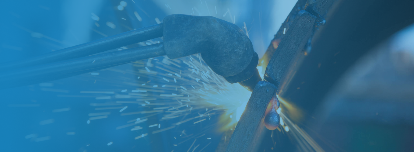 Schweißbrenner bei einer Industriedemontage im Rhein-Main Gebiet